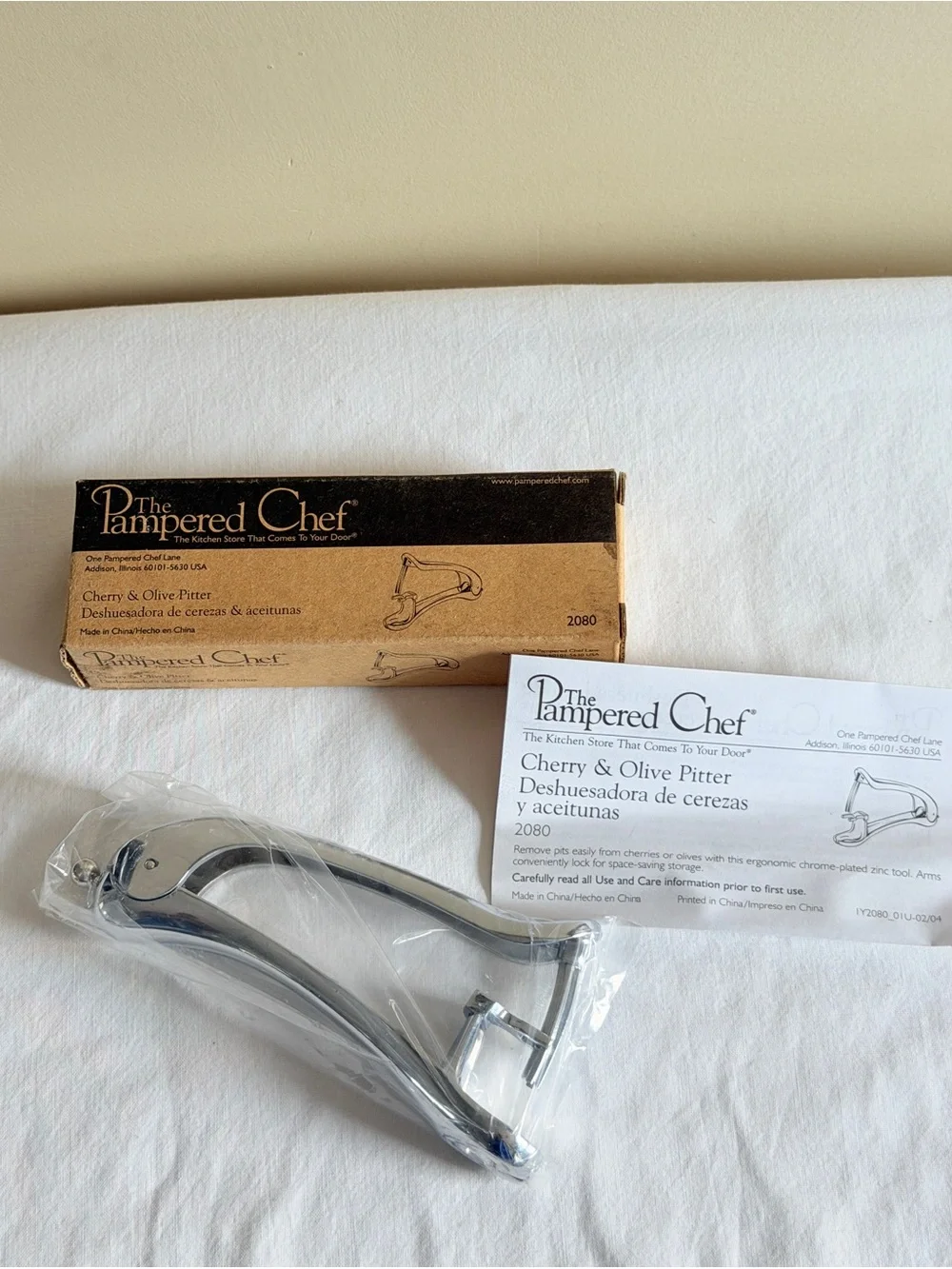 Pampered Chef Cherry & Olive Pitter #2080 NEW NIB Retired Discontinued